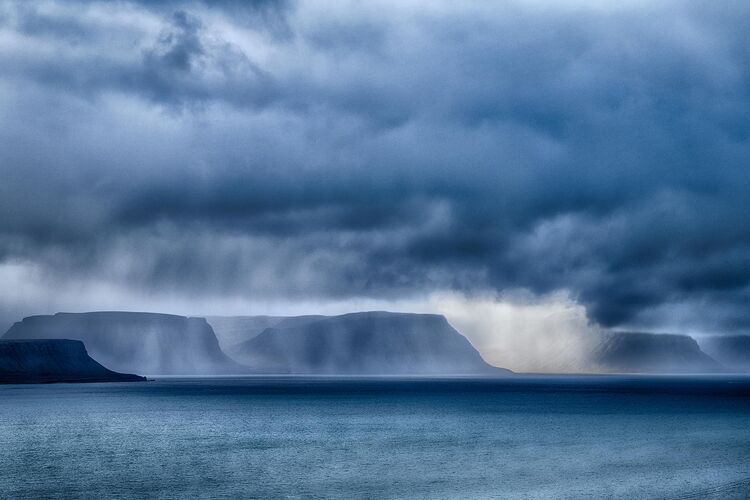 Hommage an Island (Regen, Sturm und Licht)